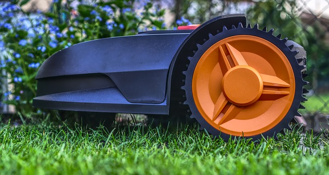 Sådan sparer du tid og får en perfekt græsplæne med en robotplæneklipper