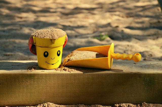 Sikkerhed først: Vælg en sandkasse med låg til dit barns leg