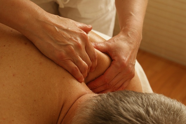 Fra rygmassage til fuldkropsbehandling: Oplev de forskellige massagefunktioner i en moderne massagestol